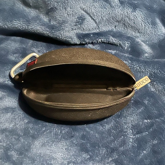 Plastic eyewear & case - Picture 2 of 4